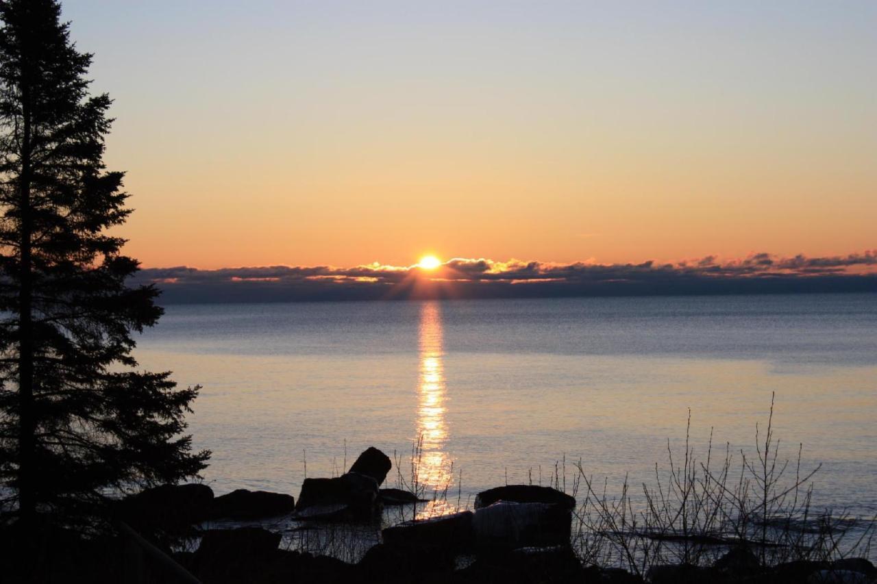 Cove Point Lodge Beaver Bay Szoba fotó